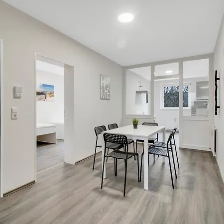 Apartment Monteursunterkunft Mit Balkon In *