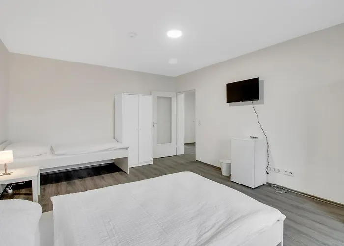 Apartment Monteursunterkunft Mit Balkon In